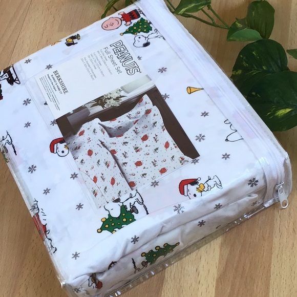 Snoopy Collectible Berkshire Peanuts Holiday Season Full Sized Sheet Set - Picture 12 of 12